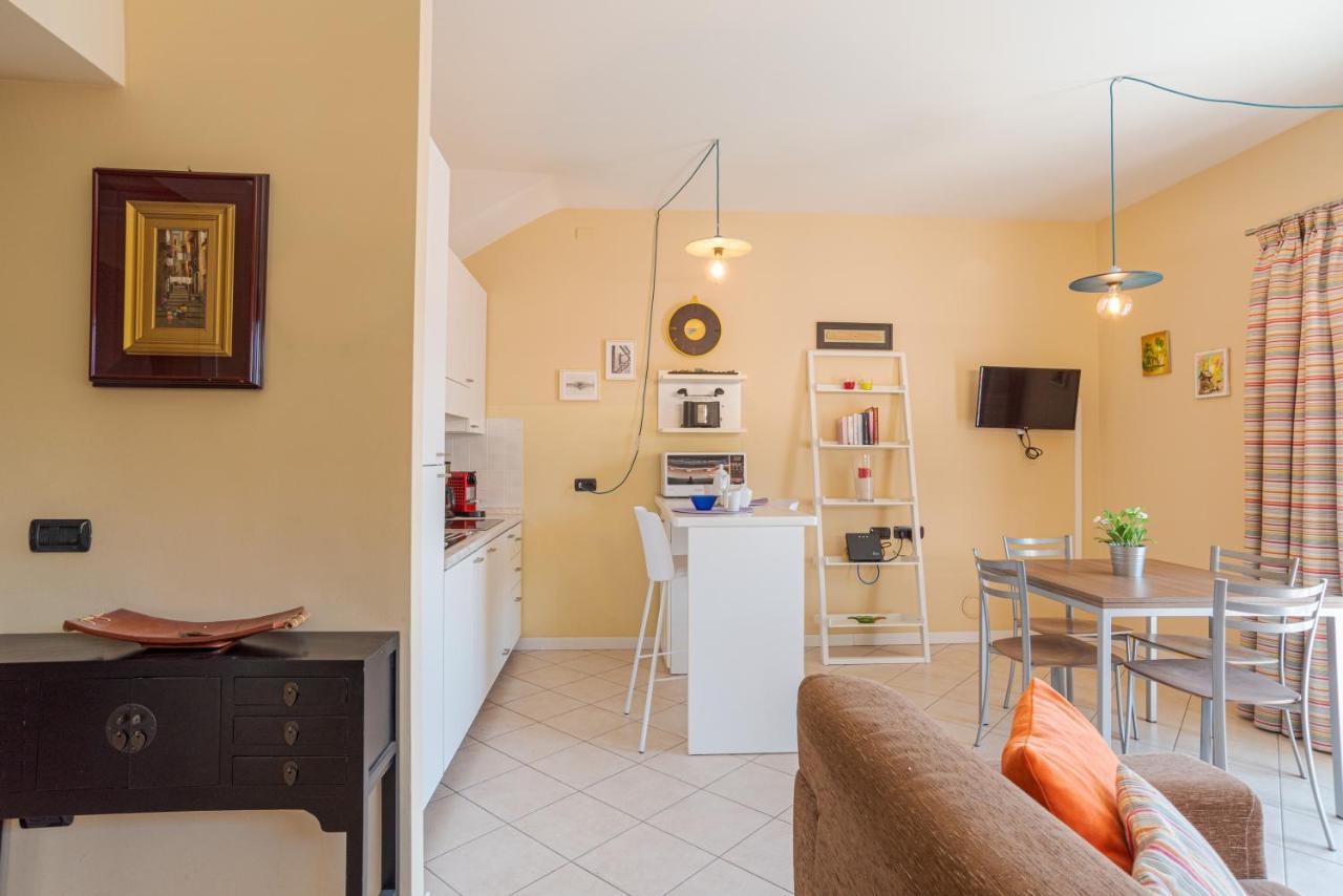Lake Como Apartment With Balcony And Private Parking Ossuccio Exteriör bild