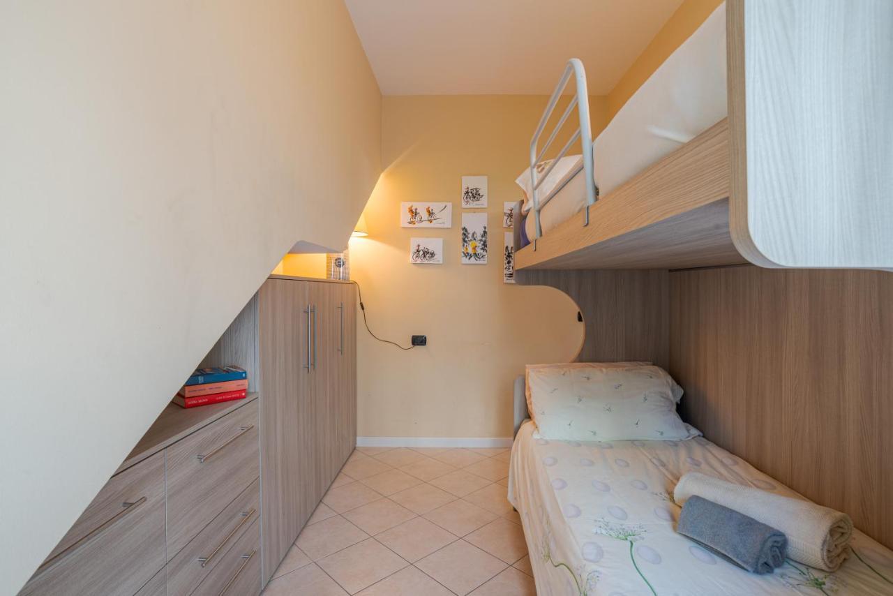 Lake Como Apartment With Balcony And Private Parking Ossuccio Exteriör bild