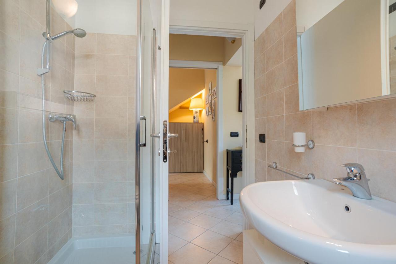 Lake Como Apartment With Balcony And Private Parking Ossuccio Exteriör bild
